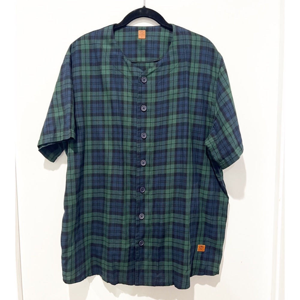 Unyforme button down